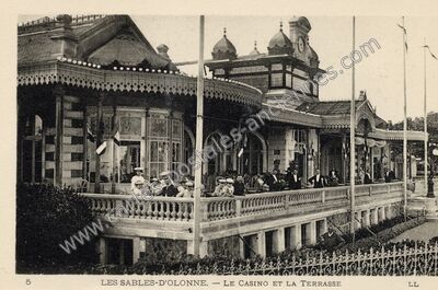 Carte postale ancienne Le Casino et la Terrasse — Les Sables-d'Olonne (Vendée)