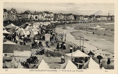 Carte postale ancienne Vue sur la plage — Les Sables-d'Olonne (Vendée)