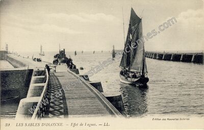 Carte postale ancienne Effet de I agues — Les Sables-d'Olonne (Vendée)