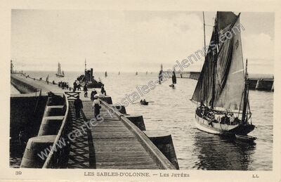 Carte postale ancienne Les Jetées — Les Sables-d'Olonne (Vendée)