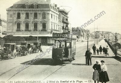 Carte postale ancienne L'Hôtel du Remblai et la Plage — Les Sables-d'Olonne (Vendée)