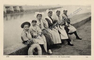Carte postale ancienne Groupe de Sablaises — Les Sables-d'Olonne (Vendée)