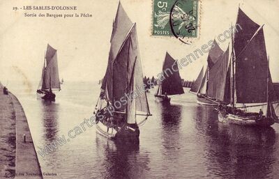Carte postale ancienne Sortie des Barques pour la Pêche — Les Sables-d'Olonne (Vendée)