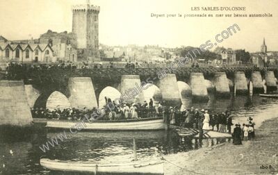 Carte postale ancienne Départ pour la promenade en mer sur bateau automobile — Les Sables-d'Olonne (Vendée)