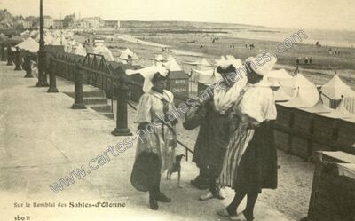 Carte postale ancienne Sur le Remblai — Les Sables-d'Olonne (Vendée)