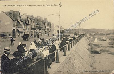 Carte postale ancienne Le Remblai près de la Forêt des Pins — Les Sables-d'Olonne (Vendée)