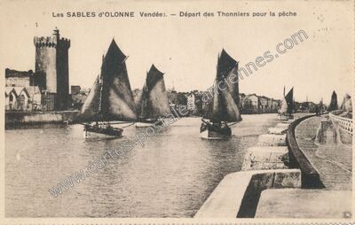 Carte postale ancienne Départ des Thonniers pour la pêche — Les Sables-d'Olonne (Vendée)