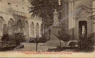 Carte postale ancienne Communauté de la Sagesse Statue du Bienheureux de Montfort dans la Cour d'Honneur — Saint-Laurent-sur-Sèvre (Vendée)