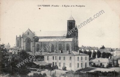 Carte postale ancienne L'Église et le Presbytère — La Verrie (Vendée)