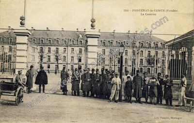 Carte postale ancienne La Caserne — Fontenay-le-Comte (Vendée)