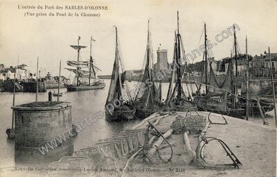 Carte postale ancienne L'entrée du Port — Les Sables-d'Olonne (Vendée)
