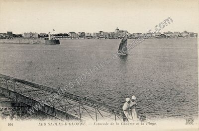 Carte postale ancienne Estacade de la Chaume et la Plage — Les Sables-d'Olonne (Vendée)