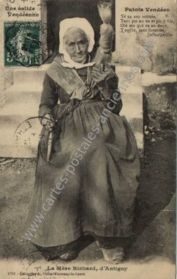 Carte postale ancienne Une solide Vendéenne — Antigny (Vendée)