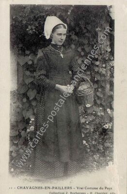 Carte postale ancienne Vrai Costume du Pays — Chavagnes-en-Paillers (Vendée)