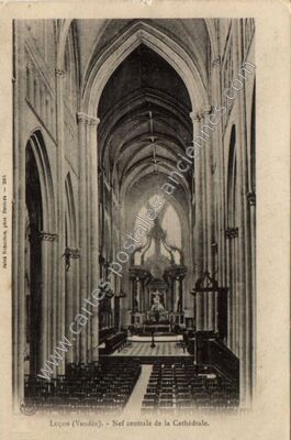 Carte postale ancienne Nef centrale de la Cathédrale — Luçon (Vendée)