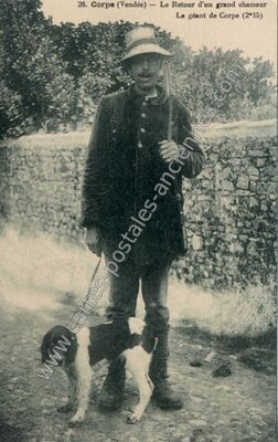 Carte postale ancienne Le Retour d'un grand chasseur / Le géant de Corpe — Corpe (Vendée)