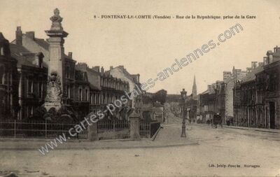 Carte postale ancienne Rue de la République, prise de la Gare — Fontenay-le-Comte (Vendée)