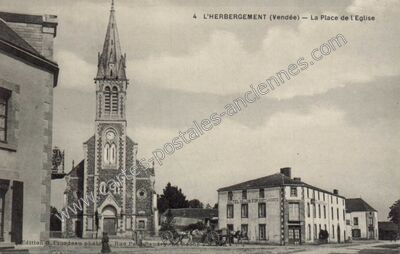 Carte postale ancienne La Place de l'Eglise — L'Herbergement (Vendée)
