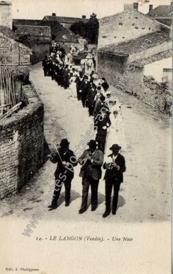 Carte postale ancienne Une Noce — Le Langon (Vendée)