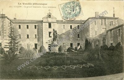 Carte postale ancienne Le grand Séminaire. Cour intérieure — Luçon (Vendée)