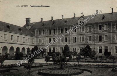 Carte postale ancienne Institution, Richelieu — Luçon (Vendée)
