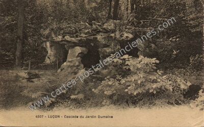 Carte postale ancienne Cascade du Jardin Dumalne — Luçon (Vendée)