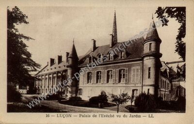 Carte postale ancienne Palais de l'Evêché vu du Jardin — Luçon (Vendée)