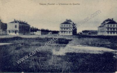 Carte postale ancienne L'Intérieur du Quartier — Luçon (Vendée)