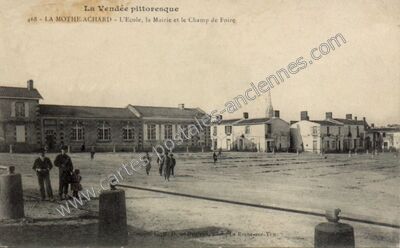 Carte postale ancienne L'Ecole, la Mairie et le Champ de Foire — La Mothe Achard (Vendée)