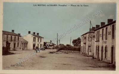 Carte postale ancienne Place de la Gare — La Mothe Achard (Vendée)