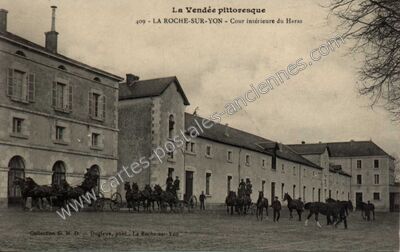Carte postale ancienne La Vendée pittoresque - Cour intérieure du Haras — La Roche-sur-Yon (Vendée)