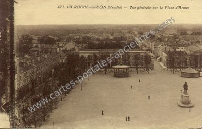 Carte postale ancienne Vue générale sur la Place d'Armes — La Roche-sur-Yon (Vendée)