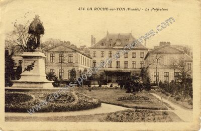Carte postale ancienne La Préfecture — La Roche-sur-Yon (Vendée)