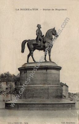 Carte postale ancienne Statue de Napoléon — La Roche-sur-Yon (Vendée)
