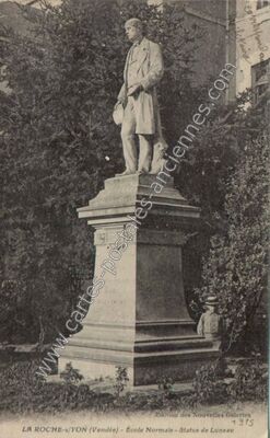 Carte postale ancienne École Normale - Statue de Luneau — La Roche-sur-Yon (Vendée)