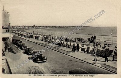 Carte postale ancienne Le Remblai et la Plage — Les Sables-d'Olonne (Vendée)