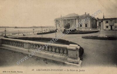 Carte postale ancienne Le Palais de Justice — Les Sables-d'Olonne (Vendée)