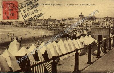 Carte postale ancienne La plage vers le Grand Casino — Les Sables-d'Olonne (Vendée)