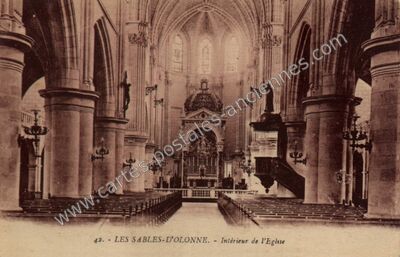 Carte postale ancienne Intérieur de l'Eglise — Les Sables-d'Olonne (Vendée)