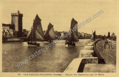 Carte postale ancienne Départ des Thonniers pour la Pêche — Les Sables-d'Olonne (Vendée)