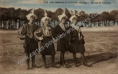Carte postale ancienne Groupe de Sablaises — Les Sables-d'Olonne (Vendée)