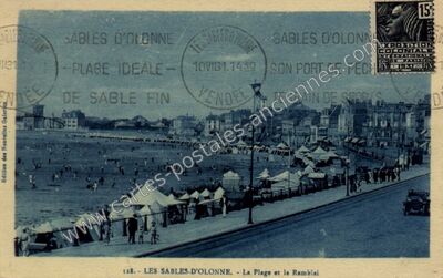 Carte postale ancienne La Plage et le Remblai — Les Sables-d'Olonne (Vendée)
