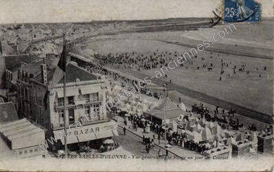 Carte postale ancienne Vue générale de la Plage un jour de Courses — Les Sables-d'Olonne (Vendée)
