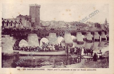 Carte postale ancienne Départ pour la promenade en mer sur Bateau automobile — Les Sables-d'Olonne (Vendée)