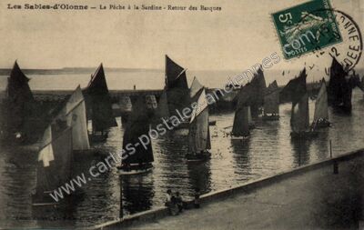 Carte postale ancienne La Pêche à la Sardine - Retour des Barques — Les Sables-d'Olonne (Vendée)