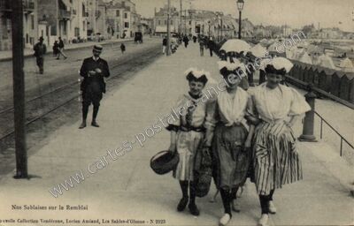 Carte postale ancienne Nos Sablaises sur le Remblai — Les Sables-d'Olonne (Vendée)