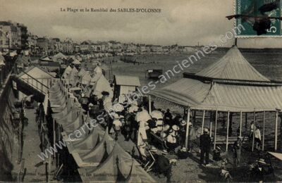 Carte postale ancienne La Plage et le Remblai — Les Sables-d'Olonne (Vendée)