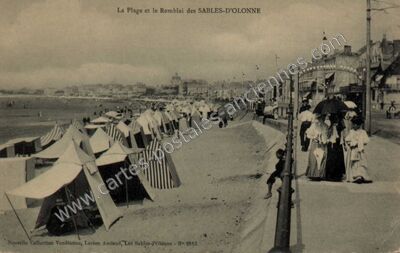 Carte postale ancienne La Plage et le Remblai — Les Sables-d'Olonne (Vendée)