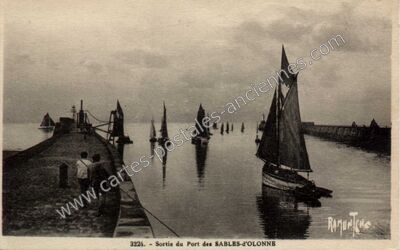 Carte postale ancienne Sortie du Port — Les Sables-d'Olonne (Vendée)