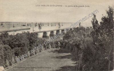 Carte postale ancienne La petite et la grande Jetée — Les Sables-d'Olonne (Vendée)